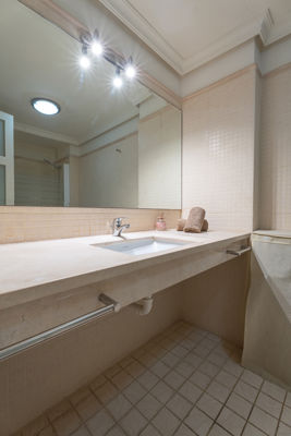 Spacious bathroom service at Teide View, Balcones de Los Gigantes.