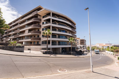 View of the large building in Vecindario, Teide View Balcones de Los Gigantes.