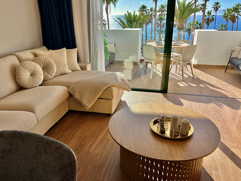 Elegant living room of Ocean View Luxury Apartment in Tenerife, connected to the terrace.