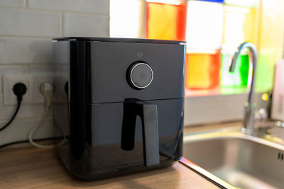 Modern kitchenette with airfryer, providing comfort and stylish meal preparation.