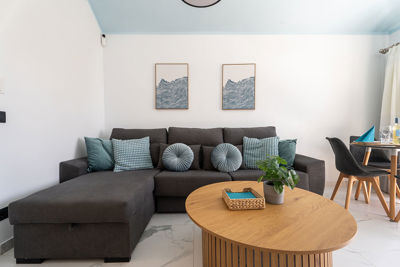 Comfortable living room with a large sofa and decorative pillows, ideal for relaxing.