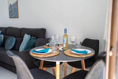 Spacious living room of the apartment in Amarilla Golf with a comfortable sofa and a wooden coffee table.