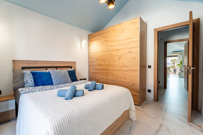 Cozy apartment bedroom with wooden structure and elegant finish.