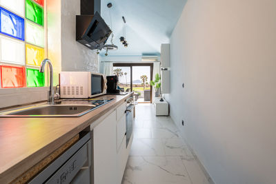 Open apartment kitchen in Amarilla Golf harmoniously connected with the daily space.