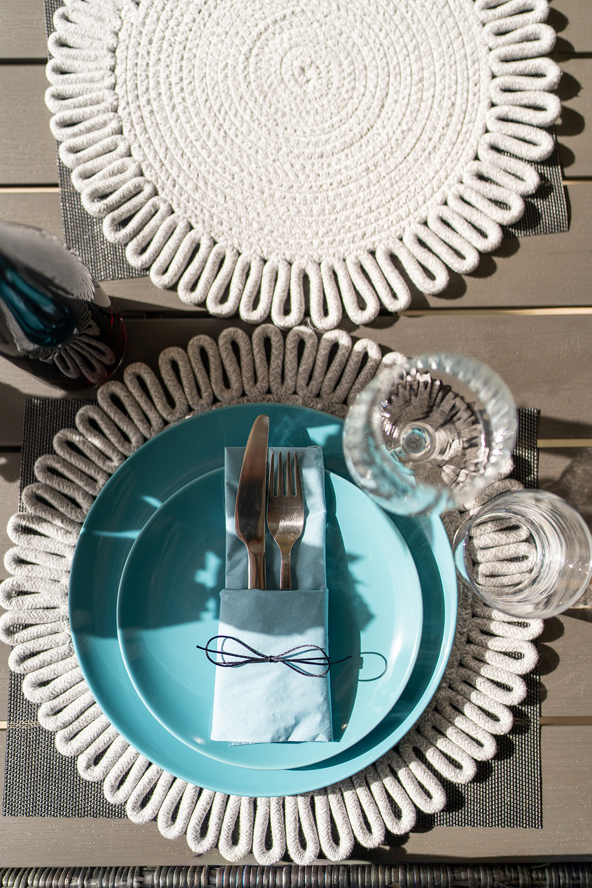 Elegant and complete cutlery set arranged on the terrace of the vacation apartment in the Canary Islands, perfect for outdoor dining.