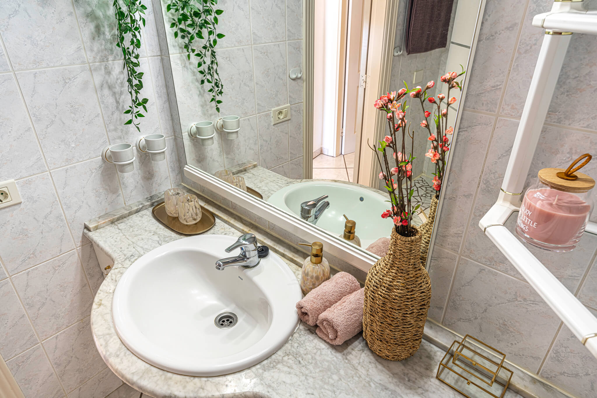 Spacious bathroom featuring a shower and stylish finishes in the vacation rental Sol del Sur, Canary Islands