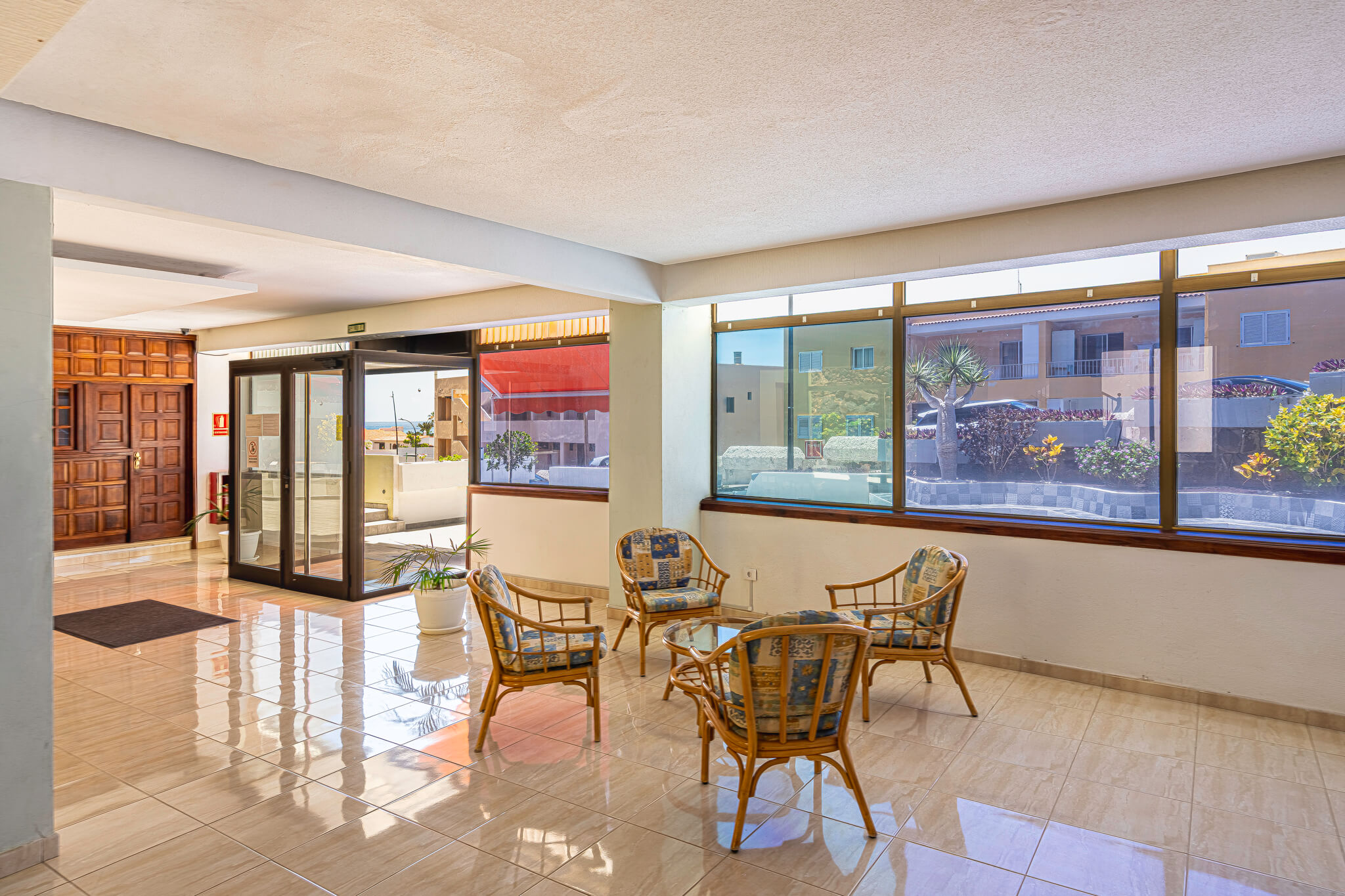 Charming portal featuring comfortable waiting chairs and cozy decor at Sol del Sur Ocean View, Canary Islands