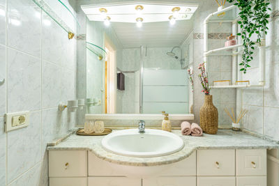 Stylish bathroom featuring modern tiles and high-quality fixtures in a vacation rental in the Canary Islands