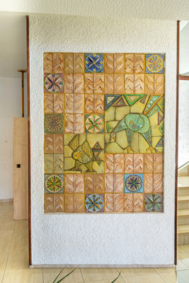 Spacious entrance portal with modern decor and access to common areas in the vacation rental Sol del Sur Ocean View, Canary Islands