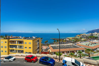 Spacious free parking area surrounded by gardens at the Sol del Sur Ocean View vacation rental, Canary Islands