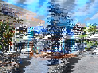 Spacious outdoor area featuring access to local restaurants and natural views in the Canary Islands