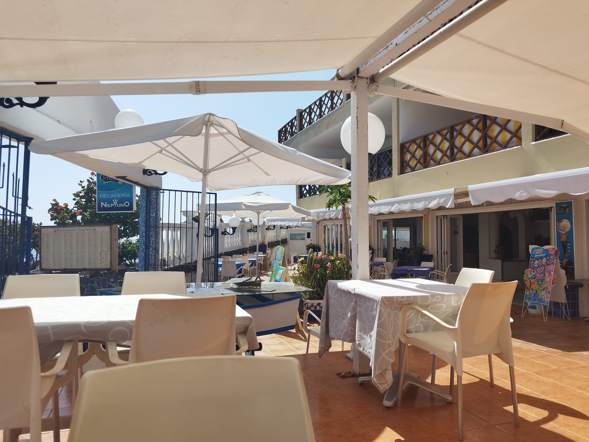 Spacious outdoor area with terrace and sea views at Sol del Sur Ocean View, located in the Canary Islands, Spain.